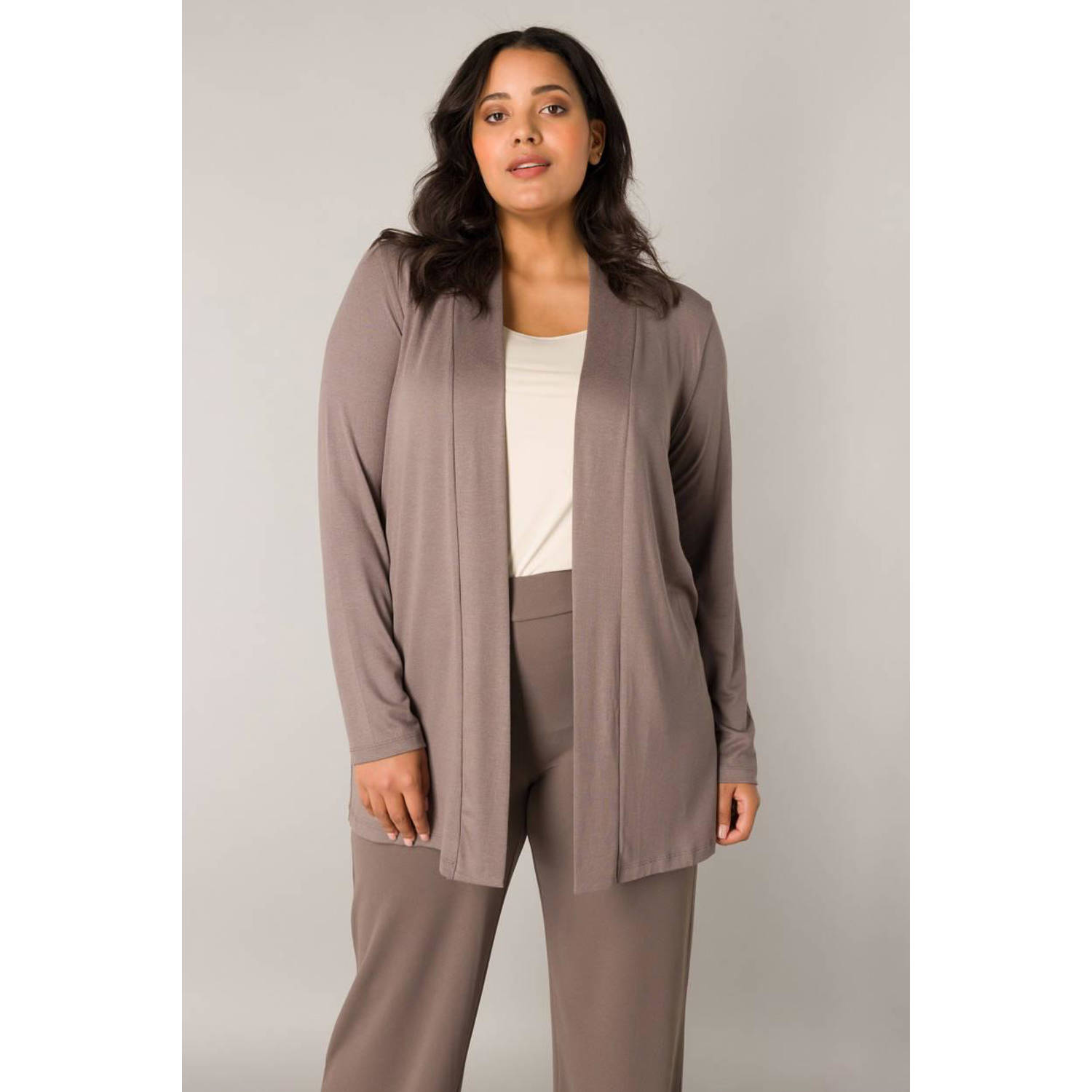 Base Level Curvy Vest Ayla in sluitingloos design