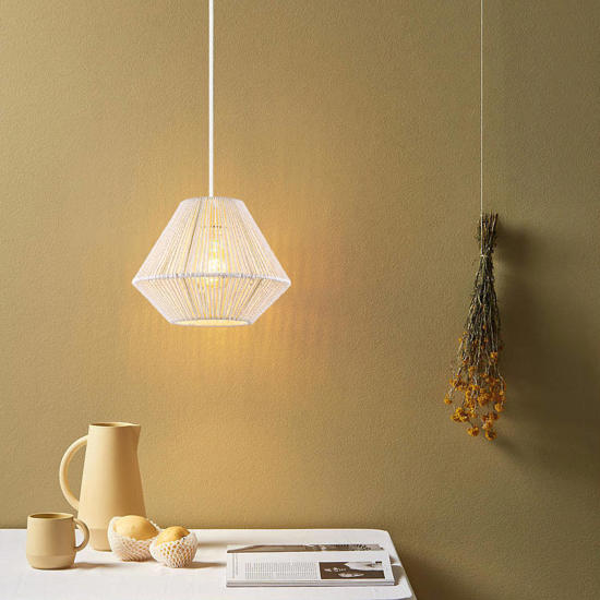 hanglamp boven een keuken(eiland)
