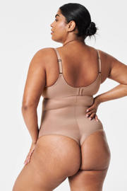 thumbnail: SPANXshape™ Invisible high waist medium corrigerende string donkerbeige