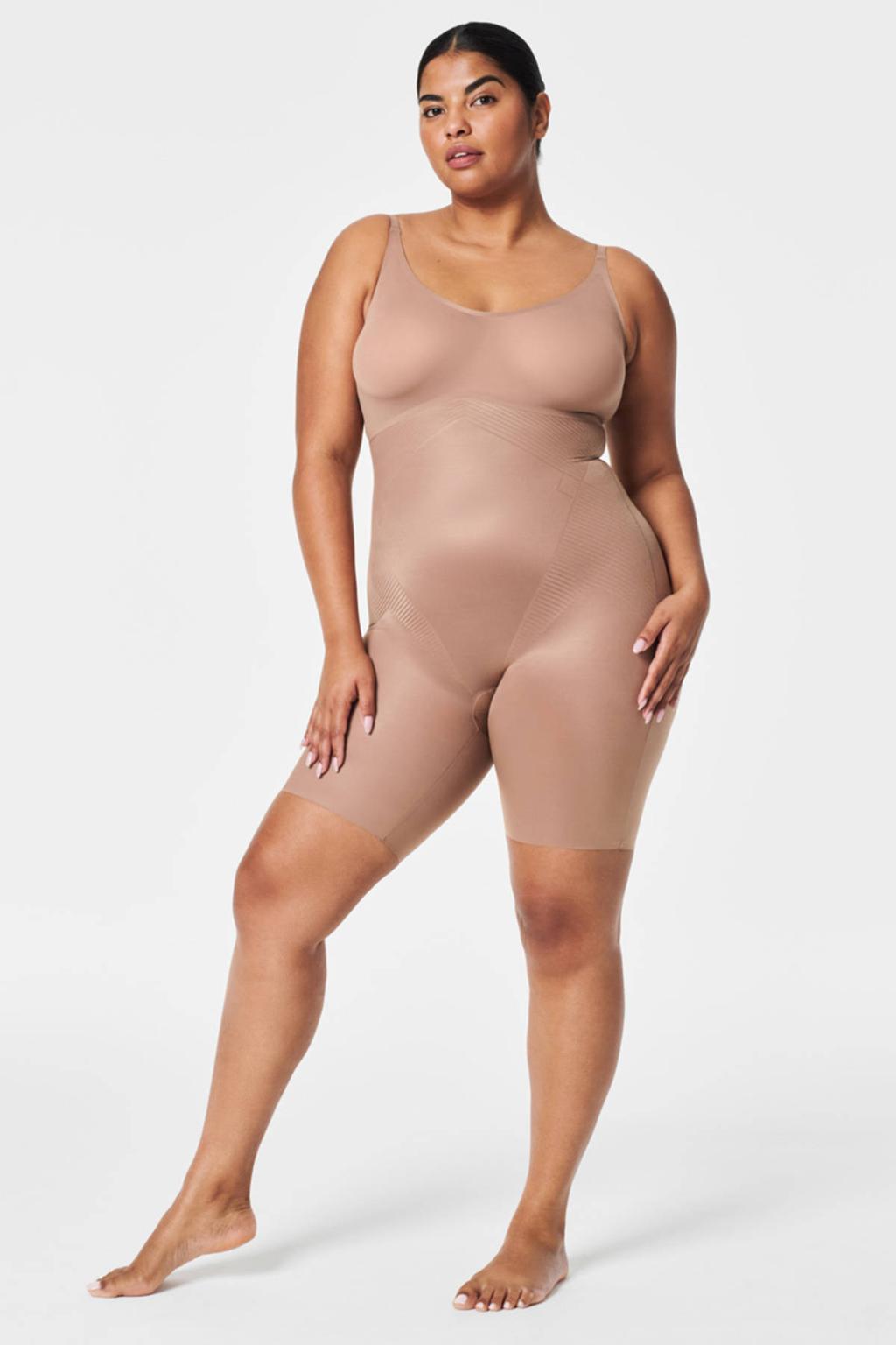 SPANXshape™ Invisible medium corrigerende Closed-Bust Mid-Thigh bodysuit donkerbeige
