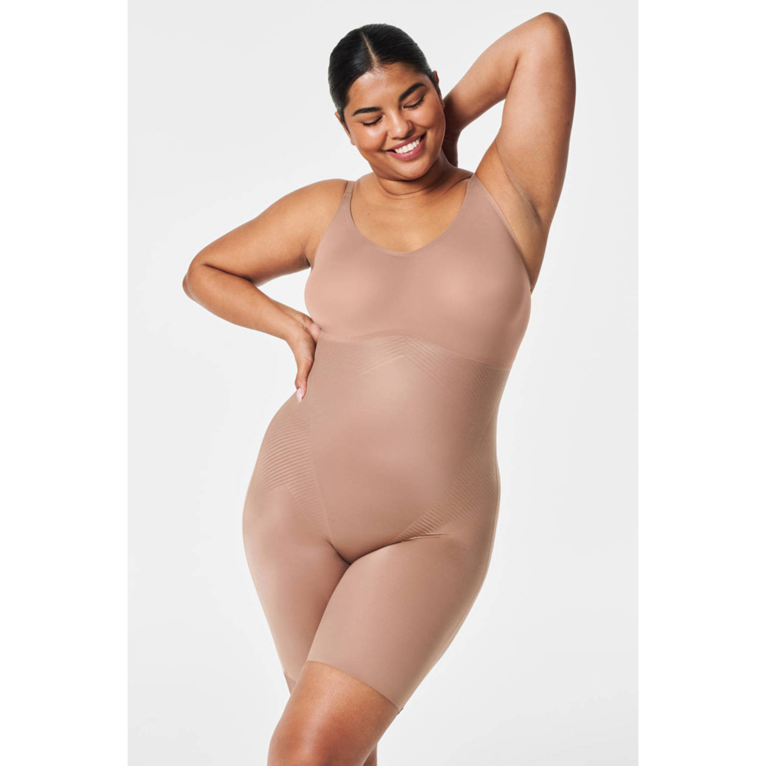 SPANX Thinstincts 2.0 medium corrigerende Closed-Bust Mid-Thigh bodysuit donkerbeige