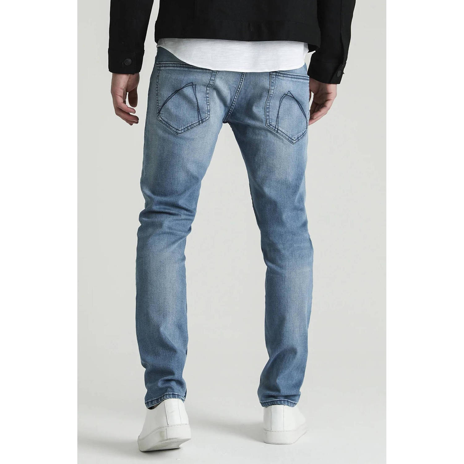 CHASIN' tapered fit jeans Crown Barkis mid blue