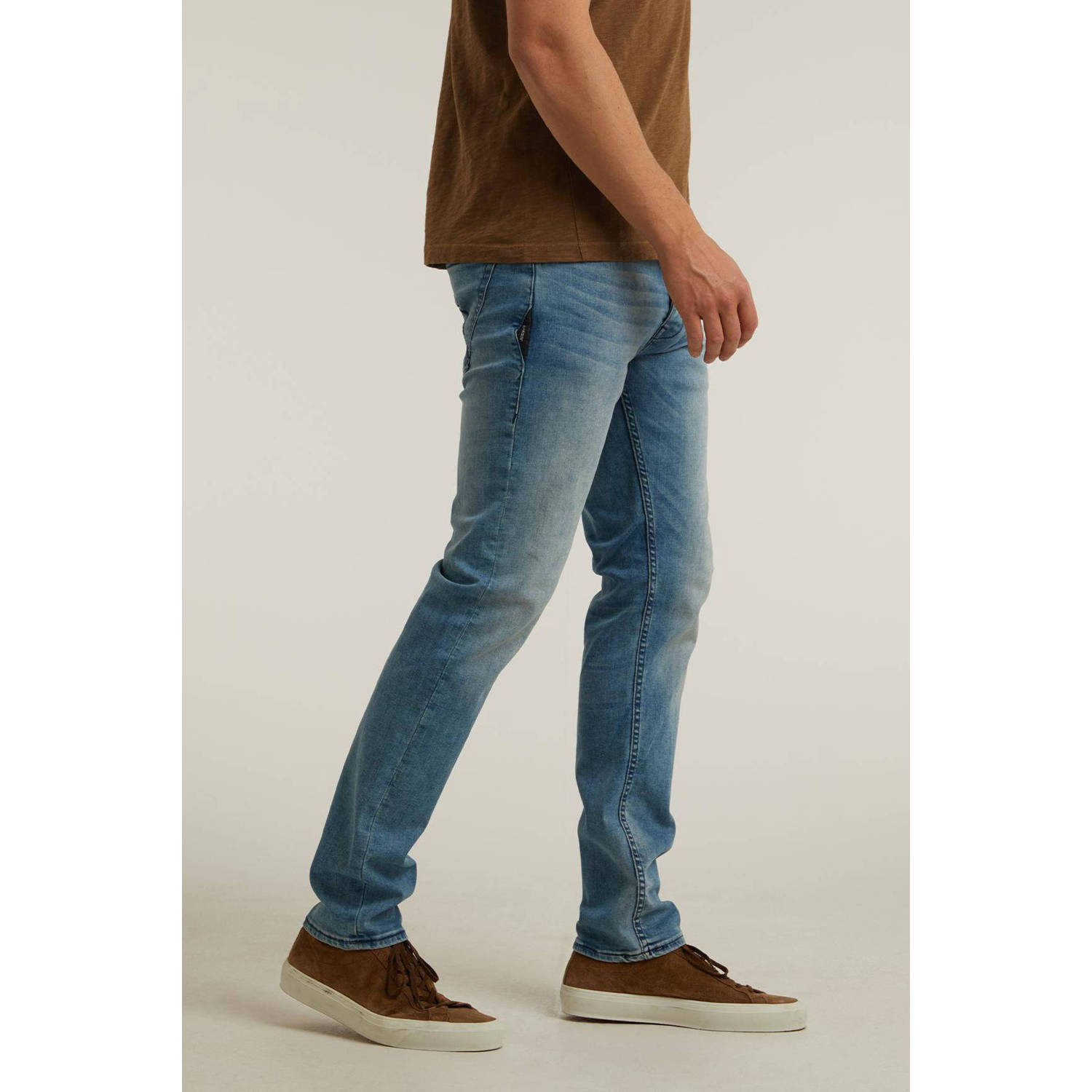 CHASIN' tapered fit jeans Crown Barkis mid blue