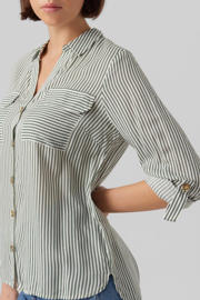 thumbnail: Groene dames VERO MODA geweven blouse van viscose met effen, lange mouwen, klassieke kraag en knoopsluiting