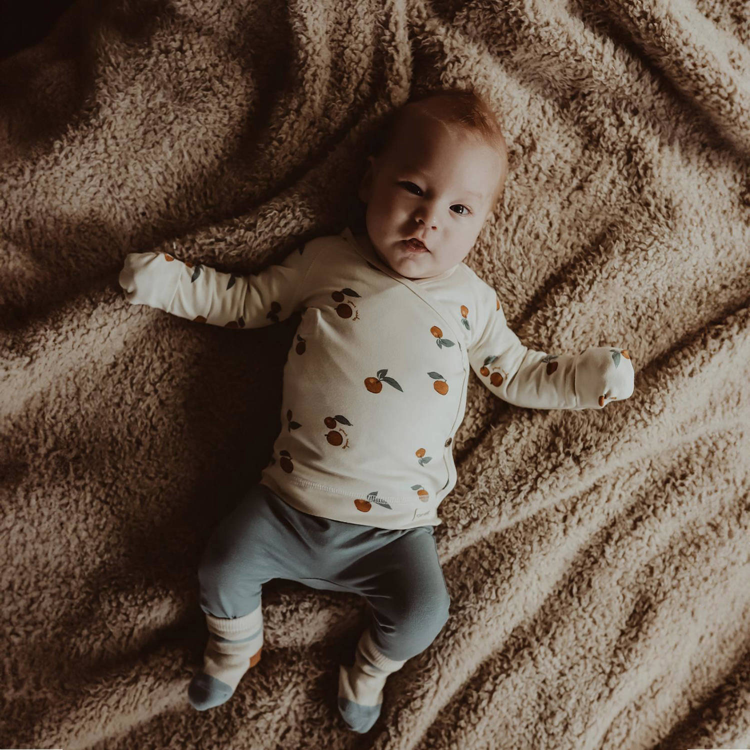 Your Wishes baby longsleeve Nash met all over print wit camel blauw