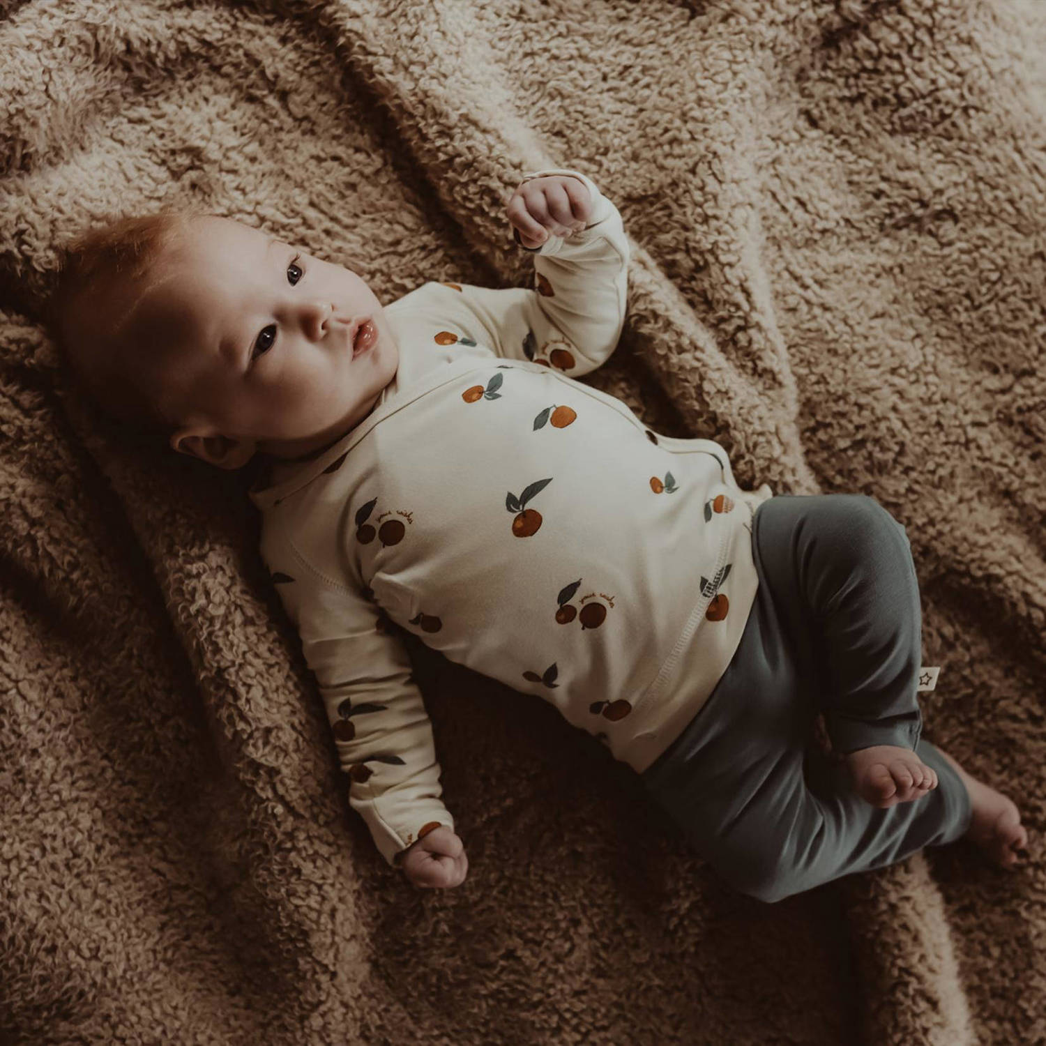 Your Wishes baby longsleeve Nash met all over print wit camel blauw