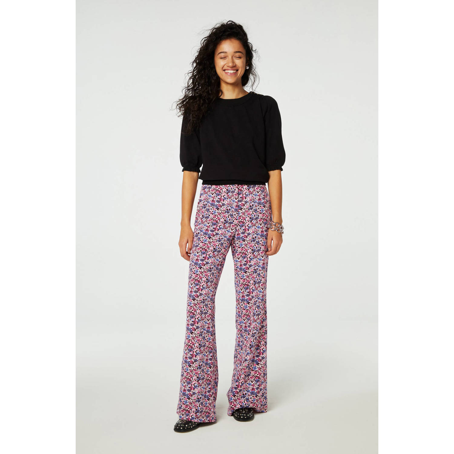 Fabienne Chapot gebloemde flared broek roze blauw lichtroze