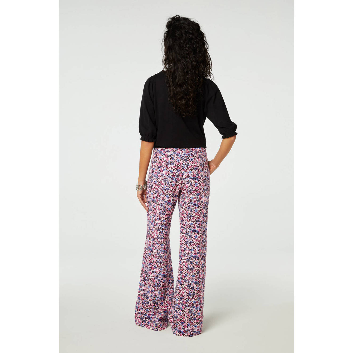 Fabienne Chapot gebloemde flared broek roze blauw lichtroze