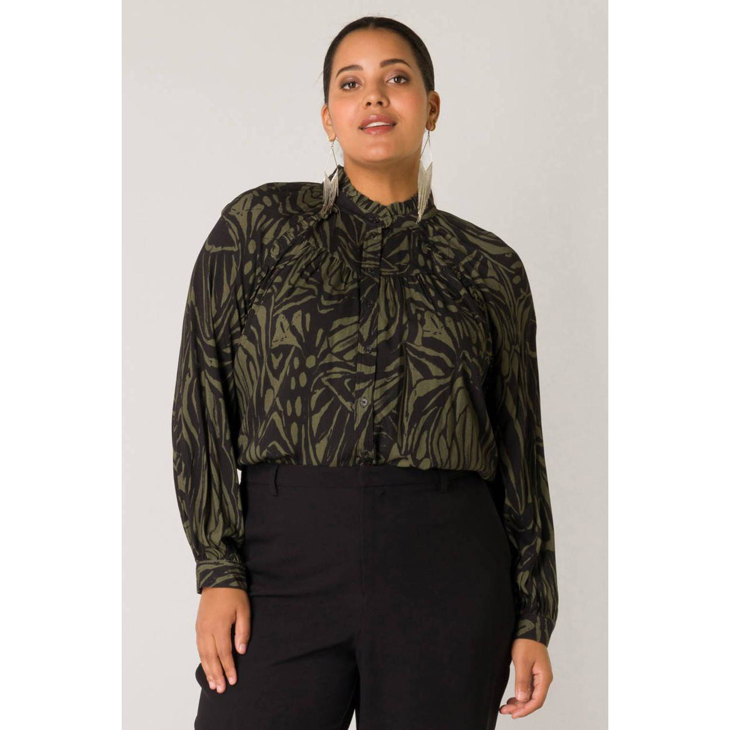 Yesta blouse met all over print zwart olijfgroen