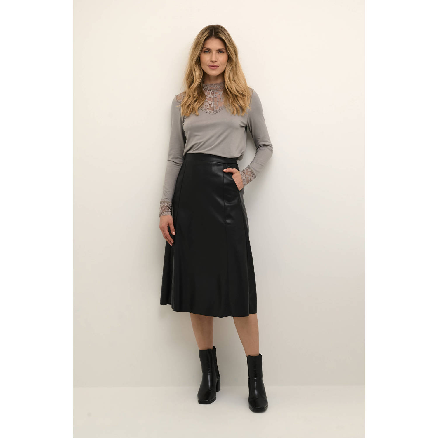 Cream leren rok zwart