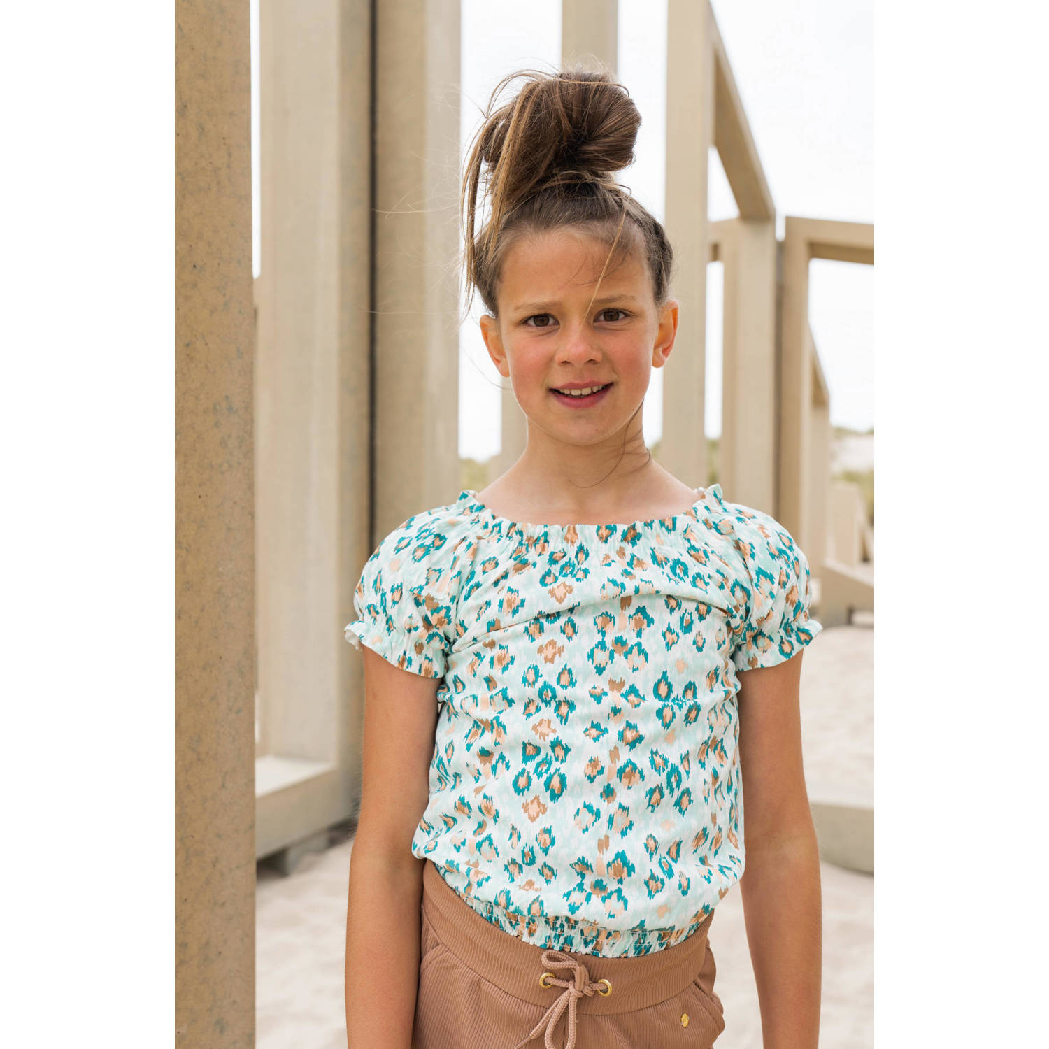 No Way Monday blouse met all over print lichtblauw