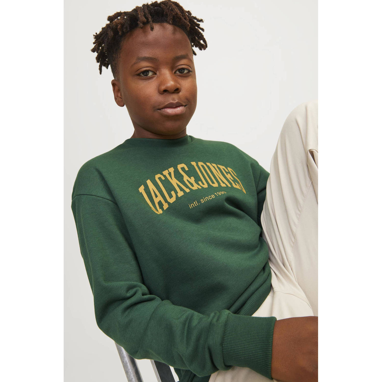 JACK & JONES JUNIOR sweater JJEJOSH met tekst donkergroen geel