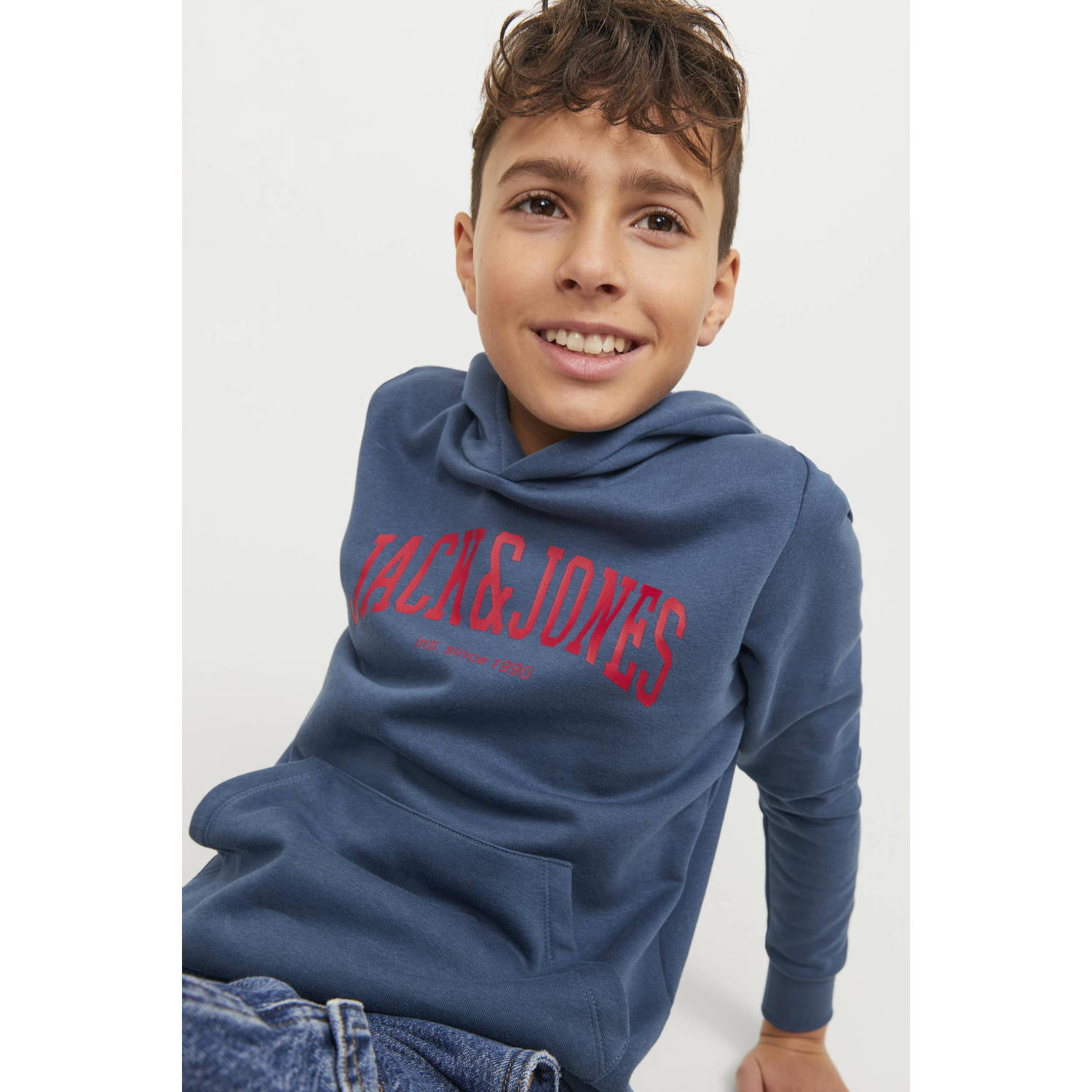 JACK & JONES JUNIOR hoodie JJEJOSH SWEAT HOOD SN JNR met tekst blauw rood