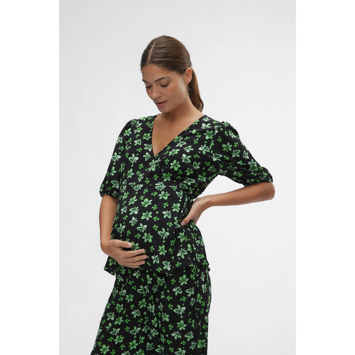 Mamalicious gebloemde zwangerschaps- en voedingstop MLELLINOR TESS zwart groen Dames Polyester V-hals XXL