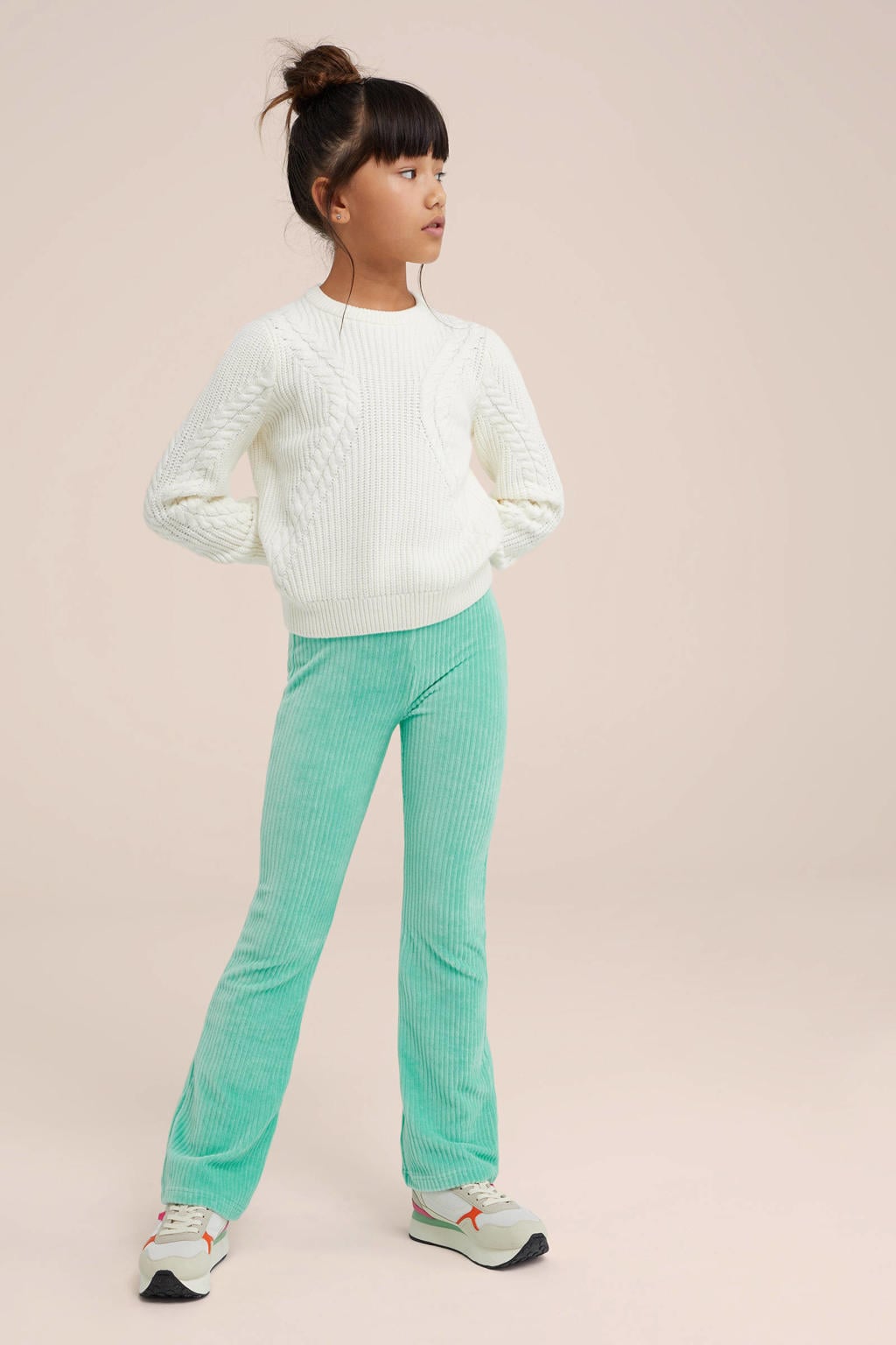 Groene meisjes WE Fashion velours flared broek met regular waist en elastische tailleband