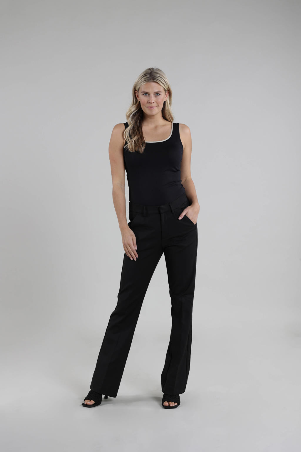 NUKUS flared pantalon Zoe zwart