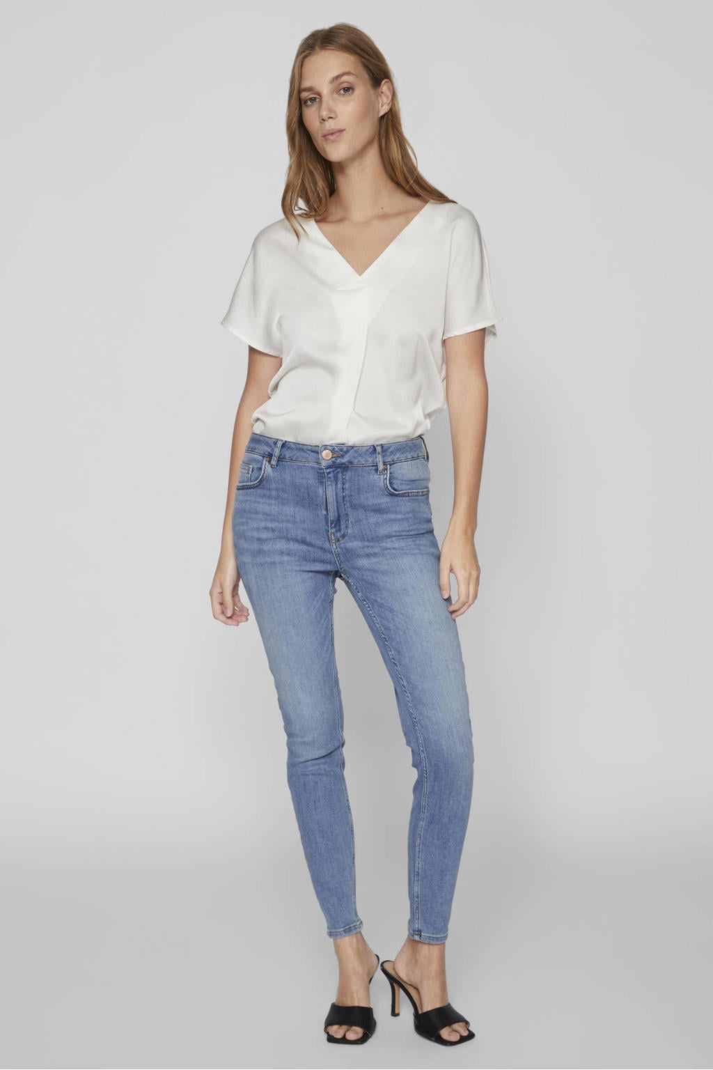 Medium blue denim dames VILA skinny jeans van stretchdenim met regular waist, rits- en knoopsluiting en effen