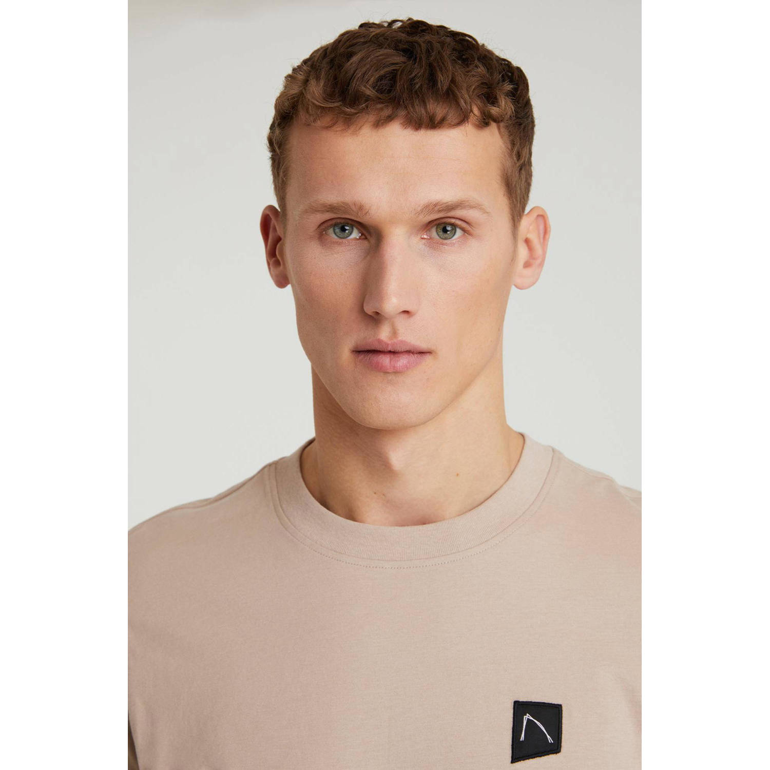 CHASIN' T-shirt met logo taupe