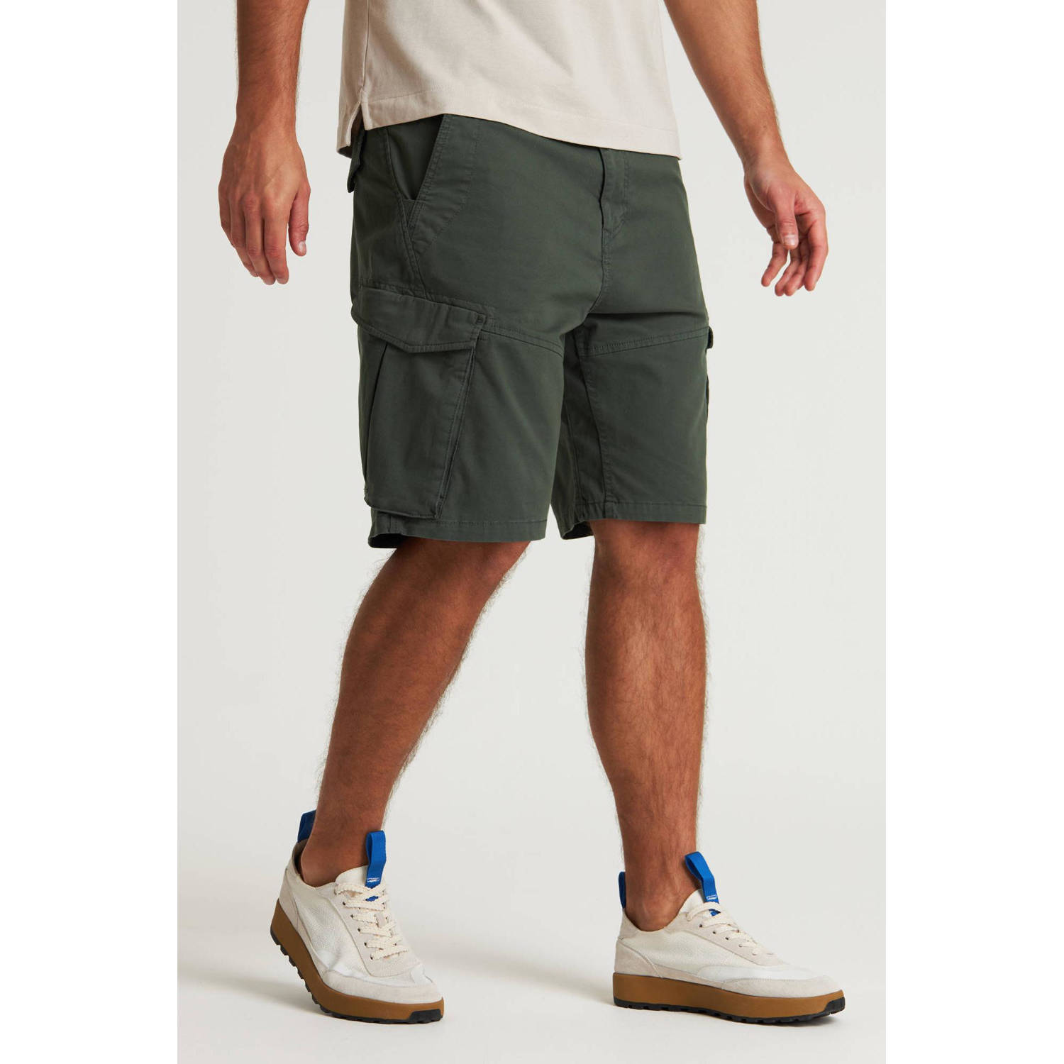 CHASIN' regular fit cargo short RIOT S. GAMMA met logo donkergroen