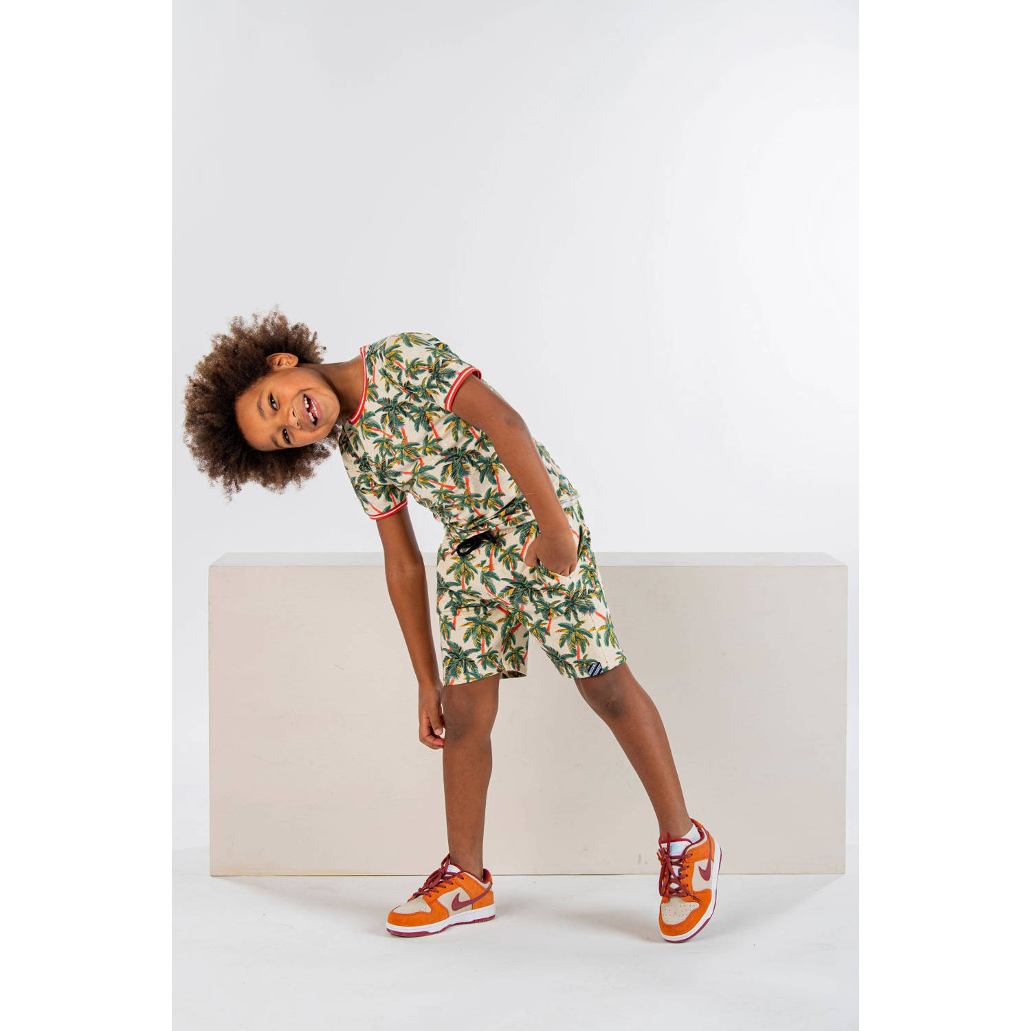 B.Nosy T-shirt Kaleb met bladprint groen creme oranje