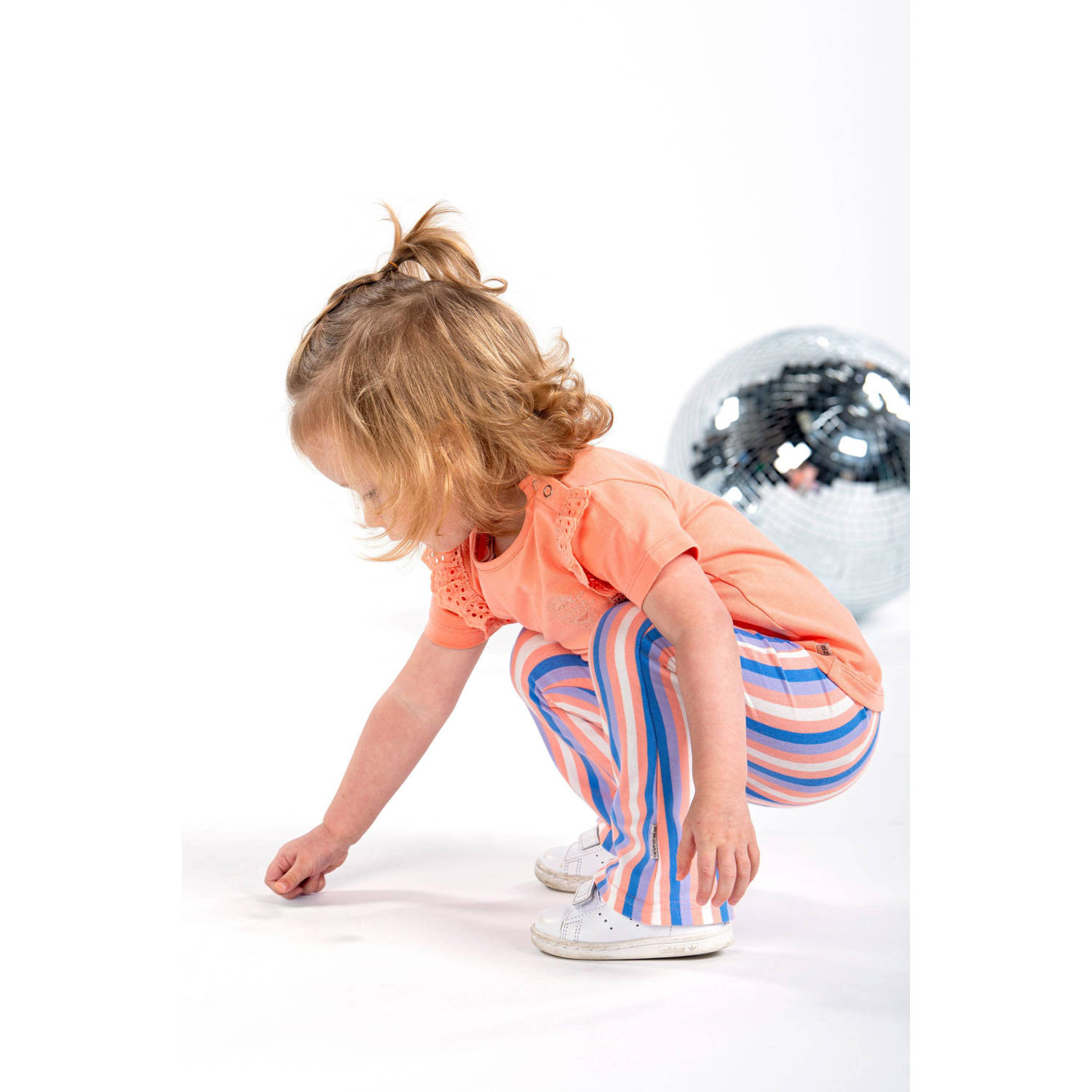 B.Nosy gestreepte flared broek Patty roze blauw geel
