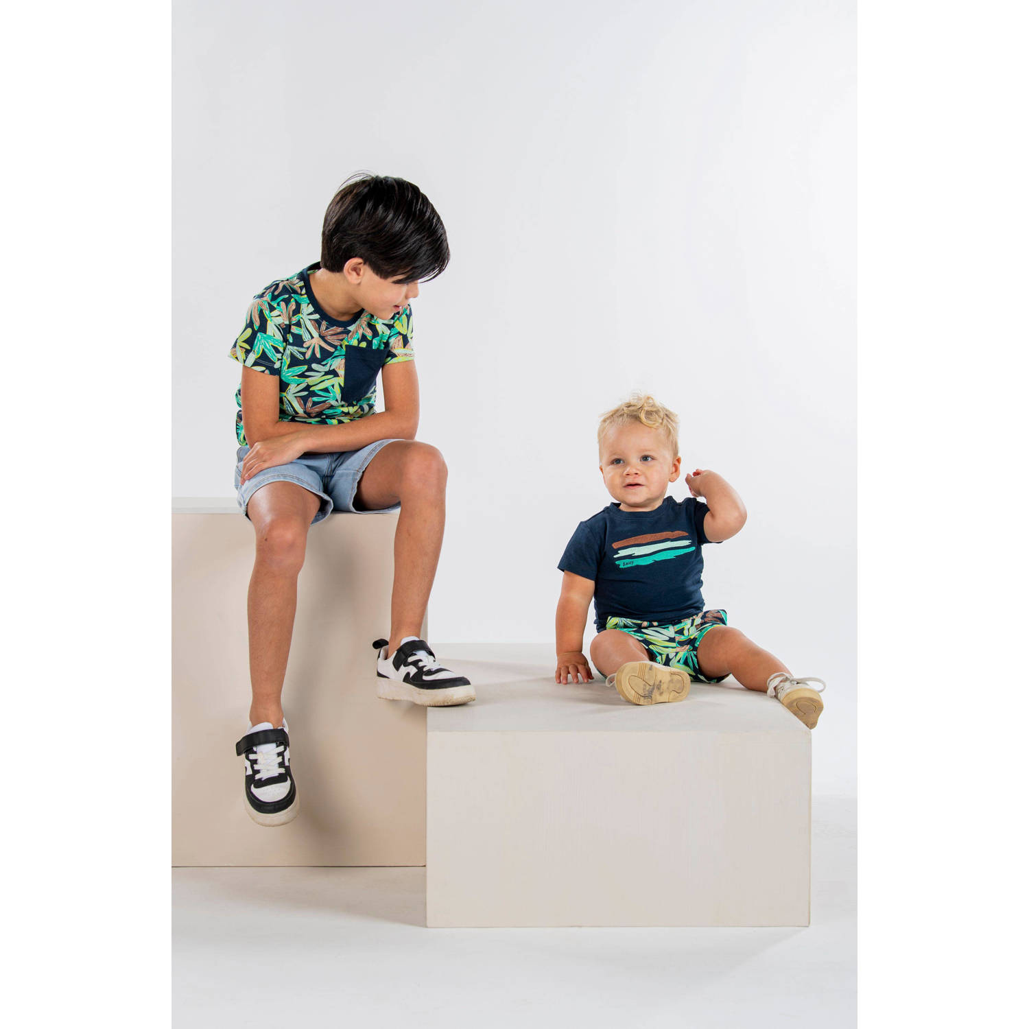 B.Nosy T-shirt met bladprint donkerblauw lichtgroen