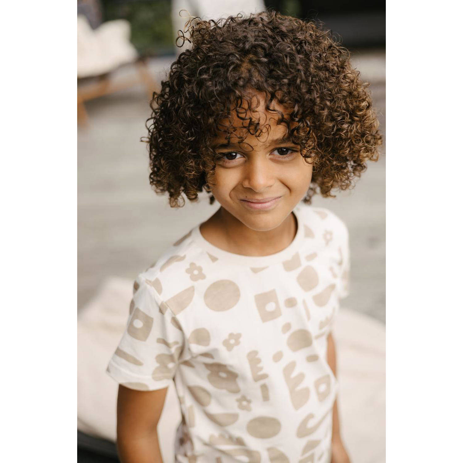 LEVV T-shirt KEJE met all over print beige bruin