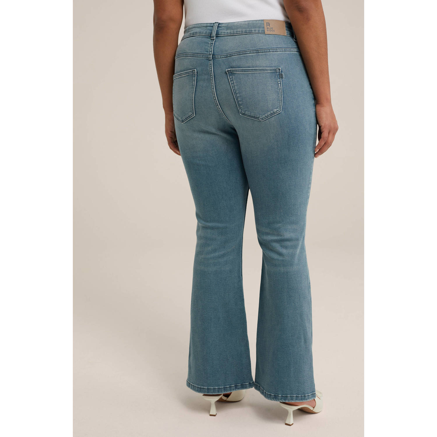 WE Fashion Curve flared jeans medium blue denim