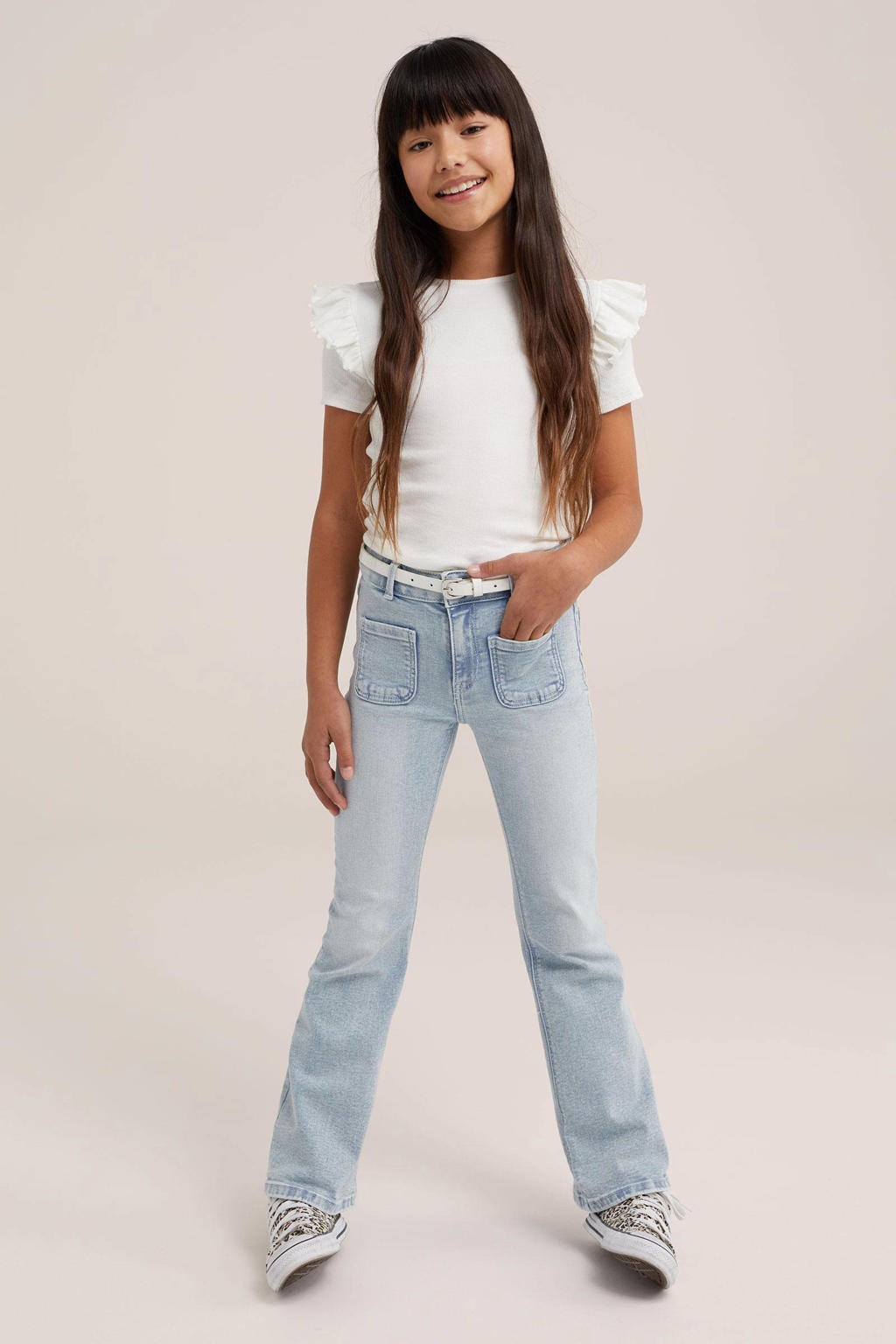 Light blue denim meisjes WE Fashion Blue Ridge flared jeans van stretchdenim met regular waist, rits- en knoopsluiting en effen