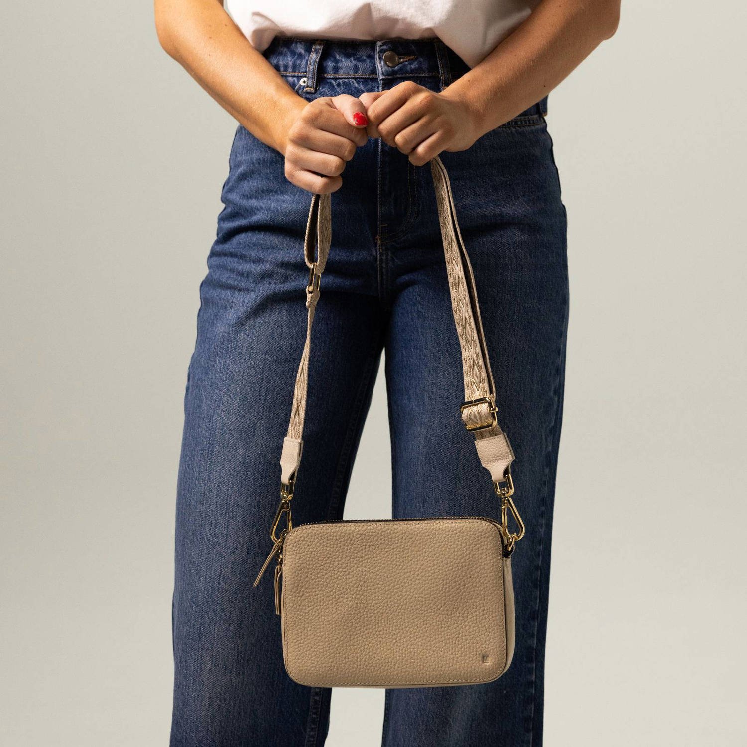Manfield leren crossbody tas beige