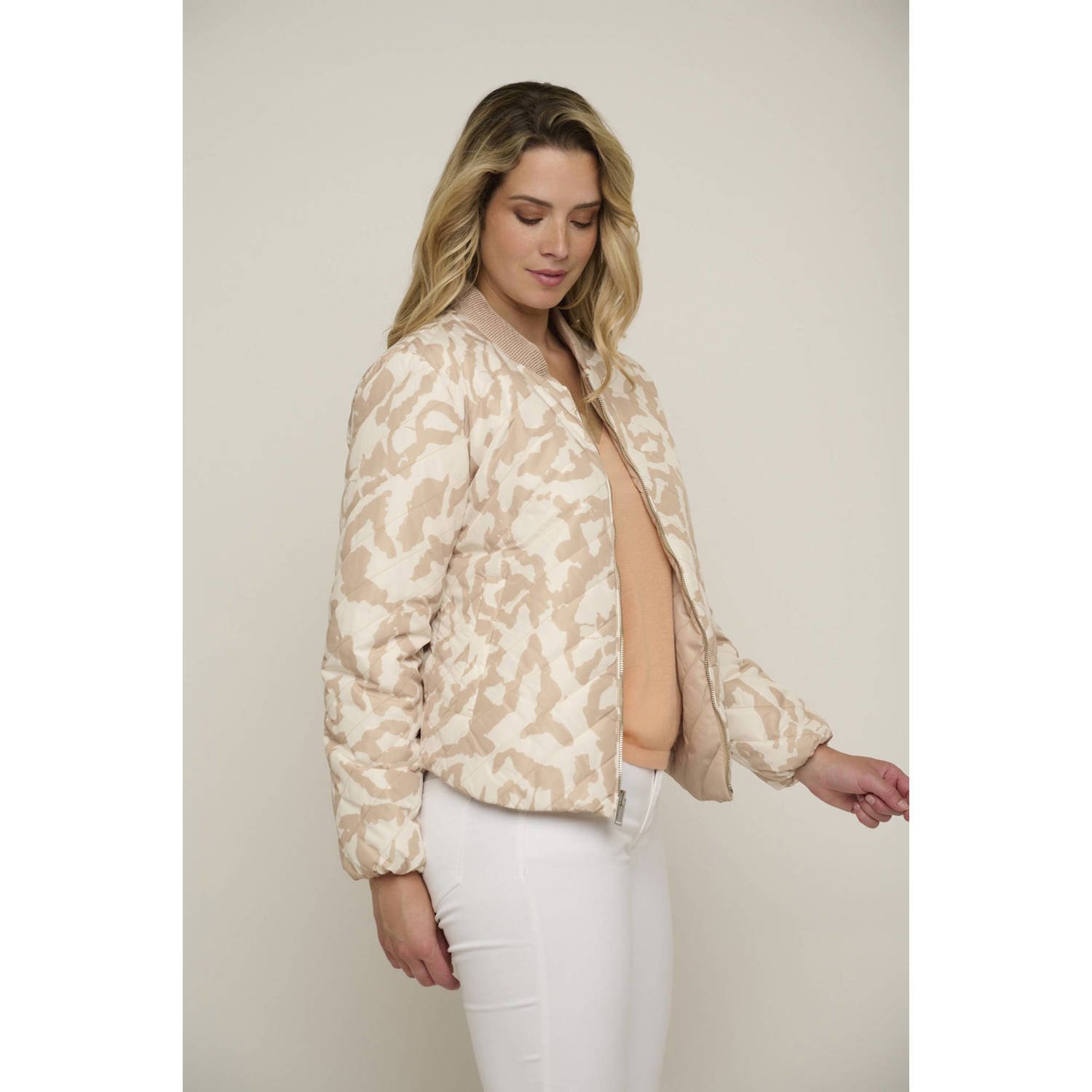 Rino & Pelle reversible quilted jasje Halee met all over print ecru beige