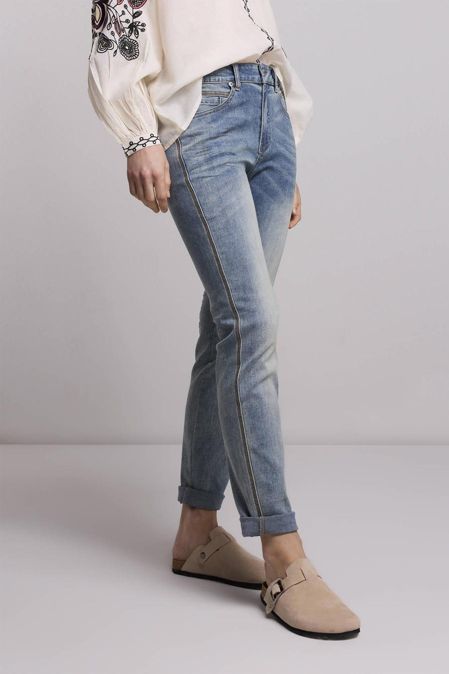 SUMMUM JEAN TAPERED STRETCH FINE TWILL STITCH DETAIL 4s2740-490