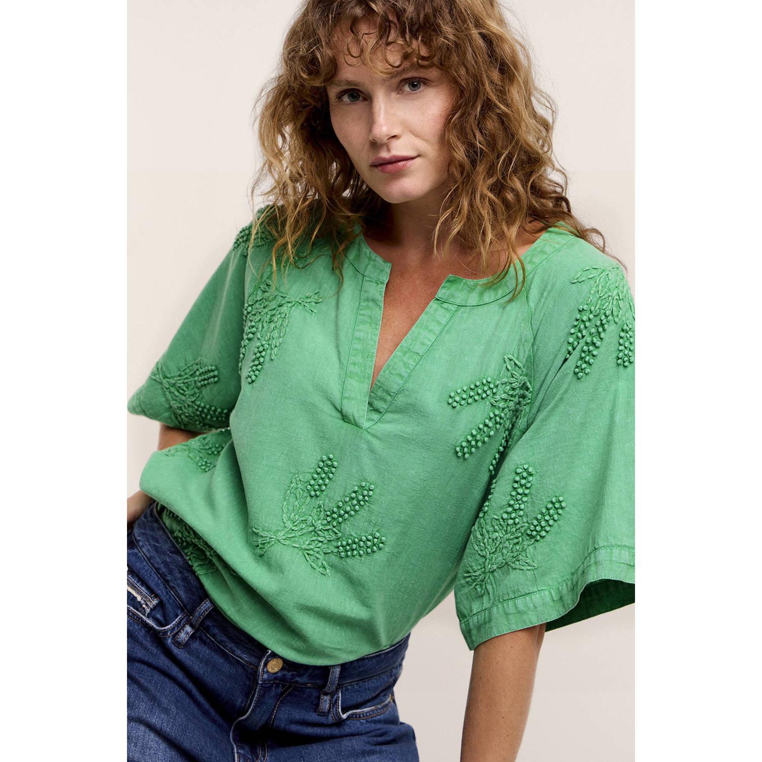 Summum top met all over print en borduursels groen