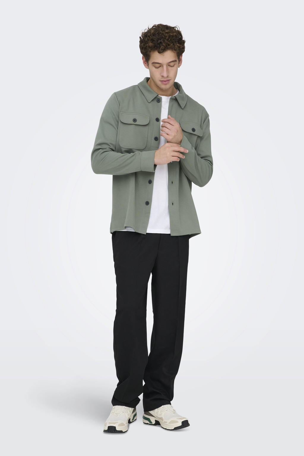 Groene heren ONLY & SONS regular overshirt van polyester met effen, lange mouwen, klassieke kraag, knoopsluiting en gebreide details