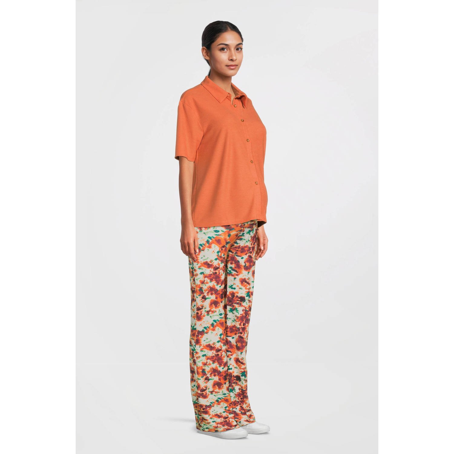 LOVE2WAIT high waist flared broek met all over print oranje brique groen