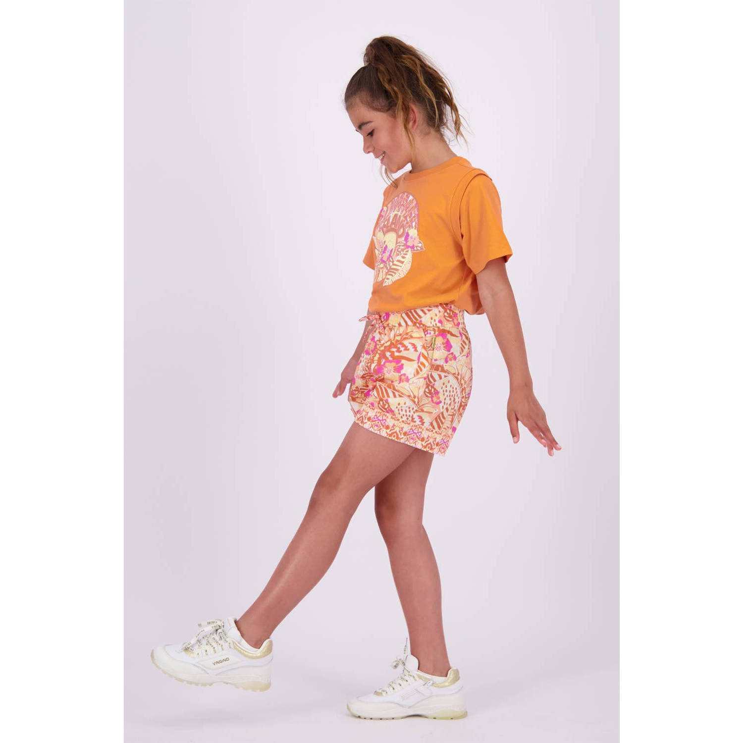 Vingino casual short Rondha met all over print oranje roze