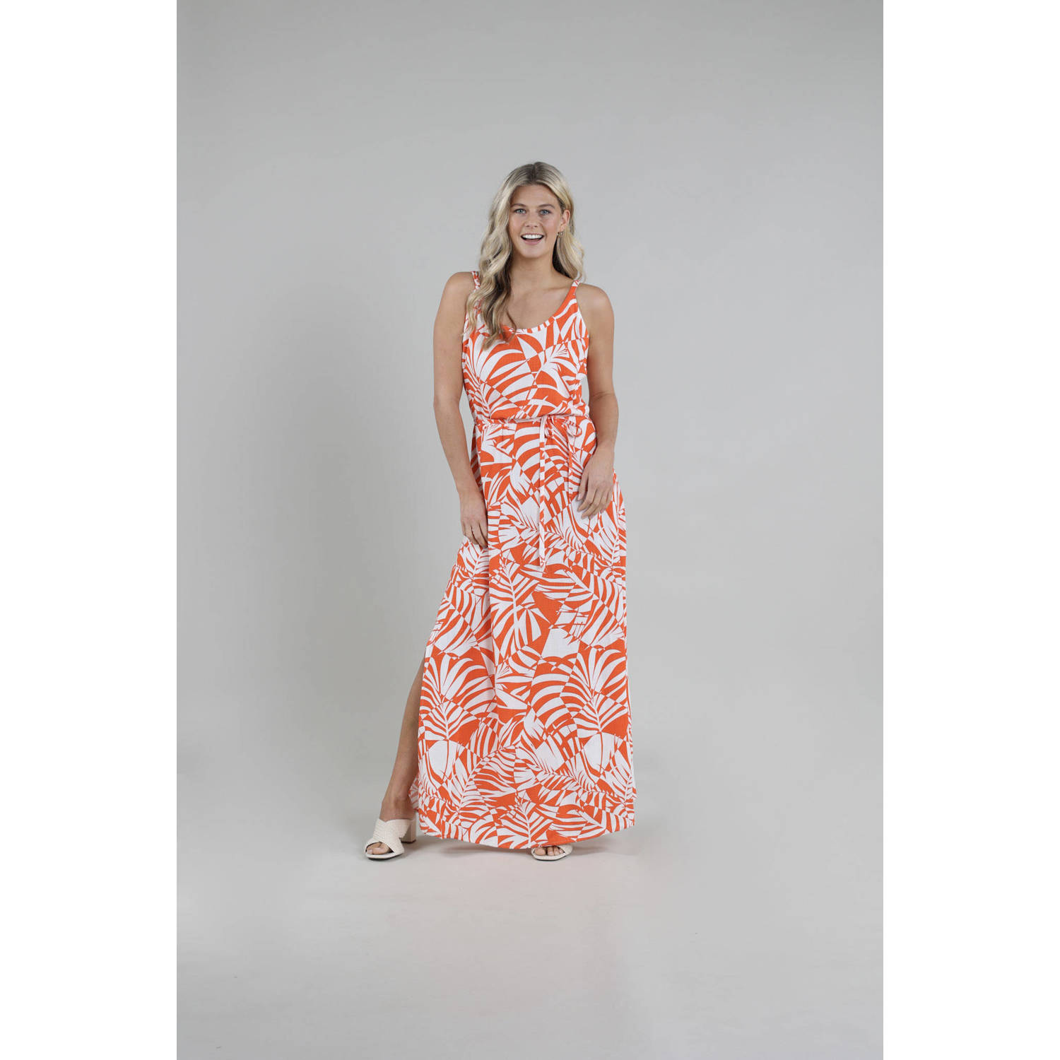 NUKUS maxi jurk met all over print oranje wit