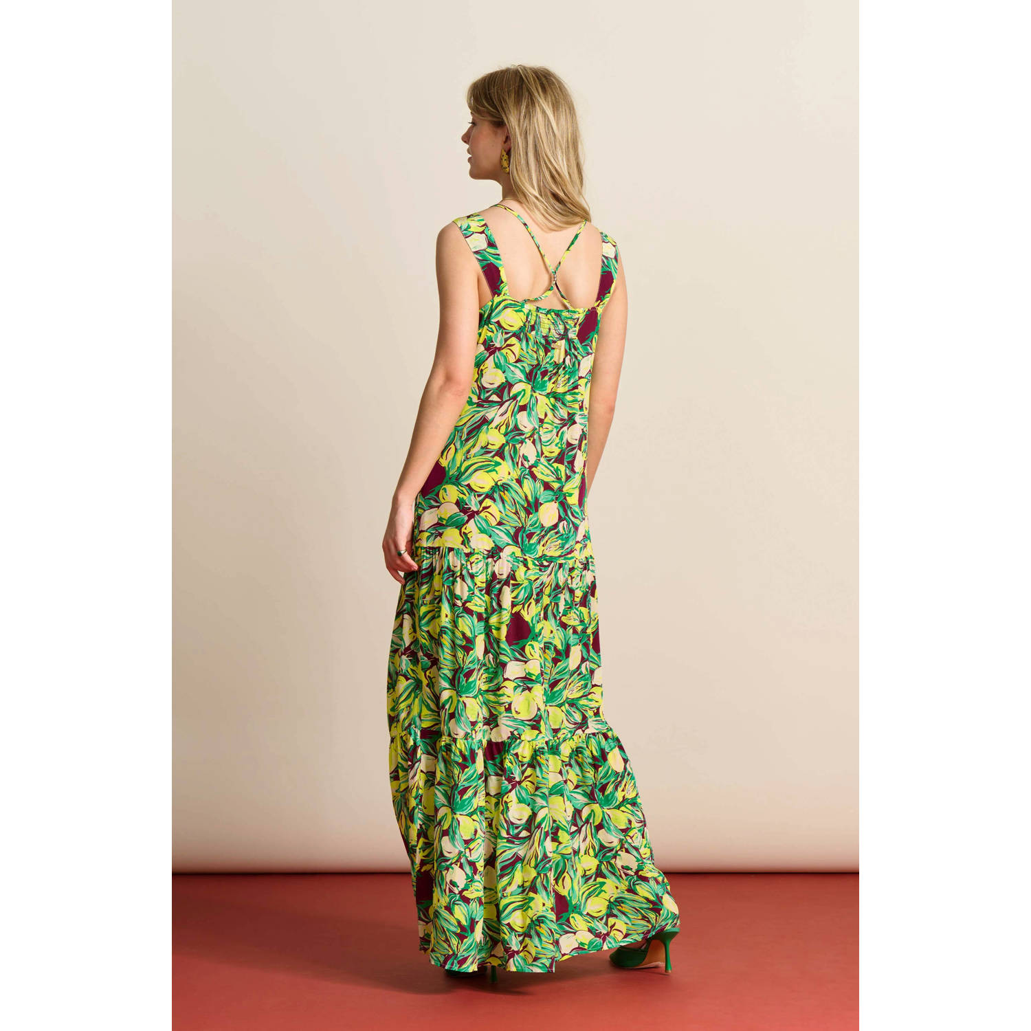 POM Amsterdam maxi jurk met all over print met open rug groen geel