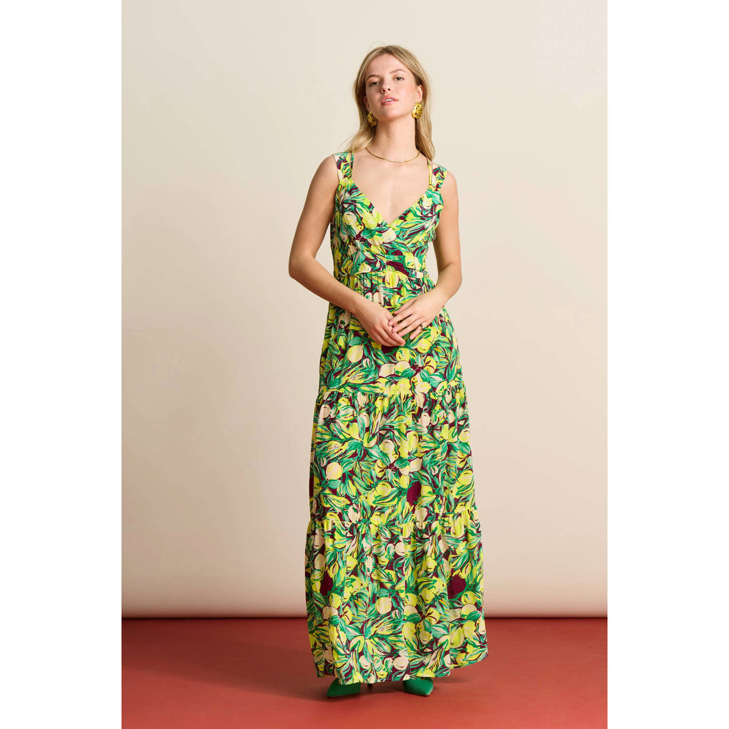 POM Amsterdam maxi jurk met all over print met open rug groen geel