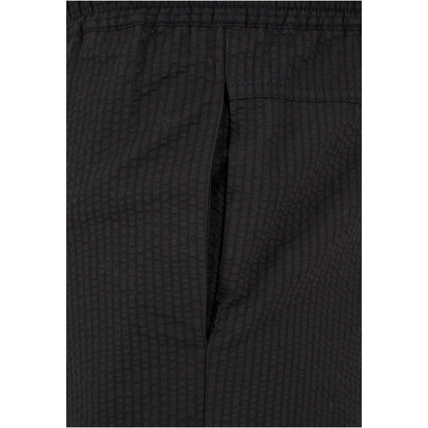 Urban Classics gestreepte regular fit short zwart