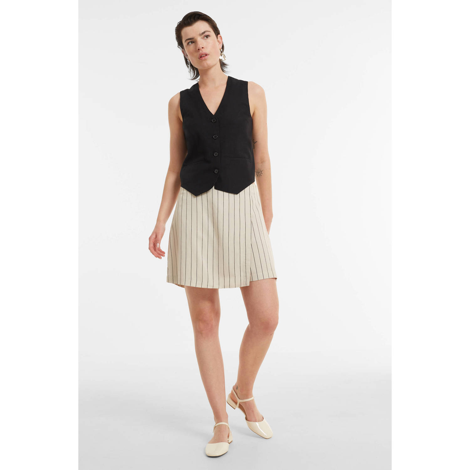 Ruby linnen skort met krijtstreep print beige