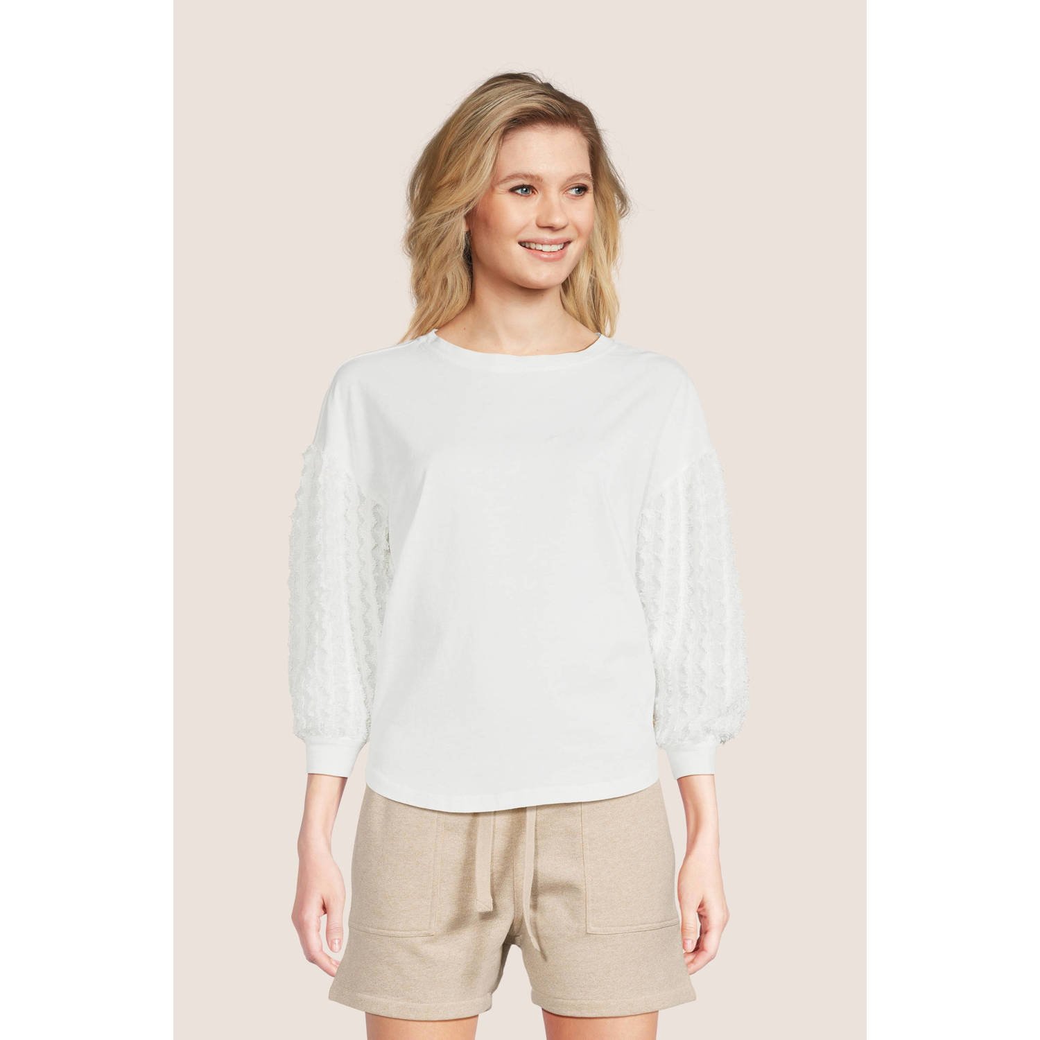 Moscow top Beate wit
