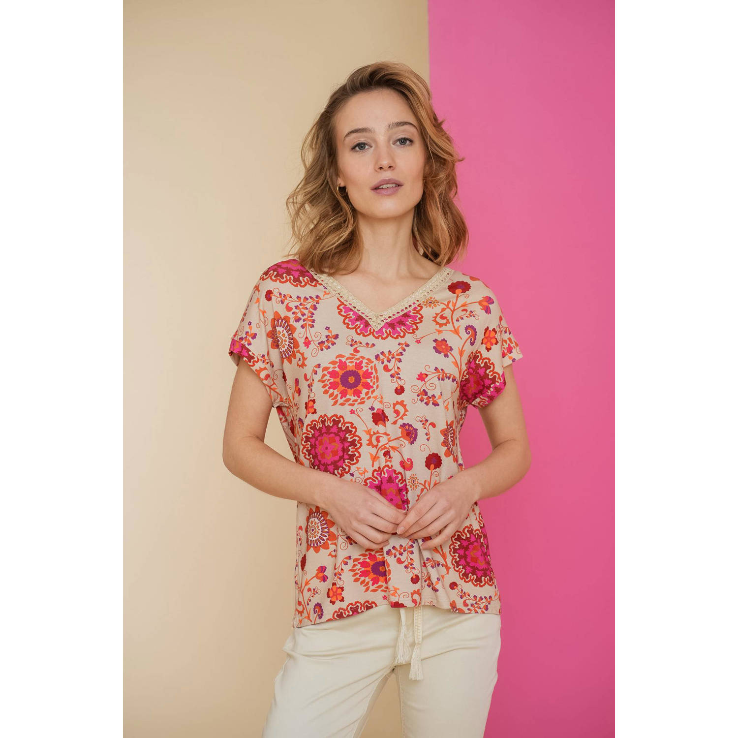 Geisha T-shirt met all over print roze ecru