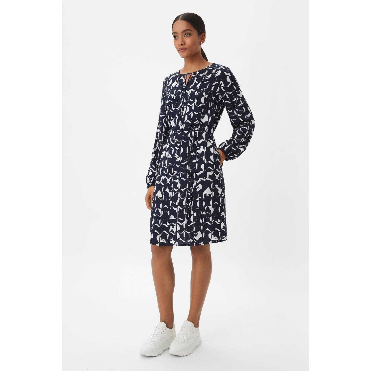 Comma casual identity jurk met all over print en ceintuur donkerblauw wit