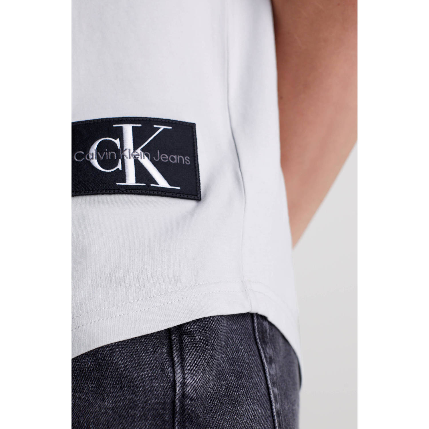 CALVIN KLEIN JEANS T-shirt BADGE lichtgrijs