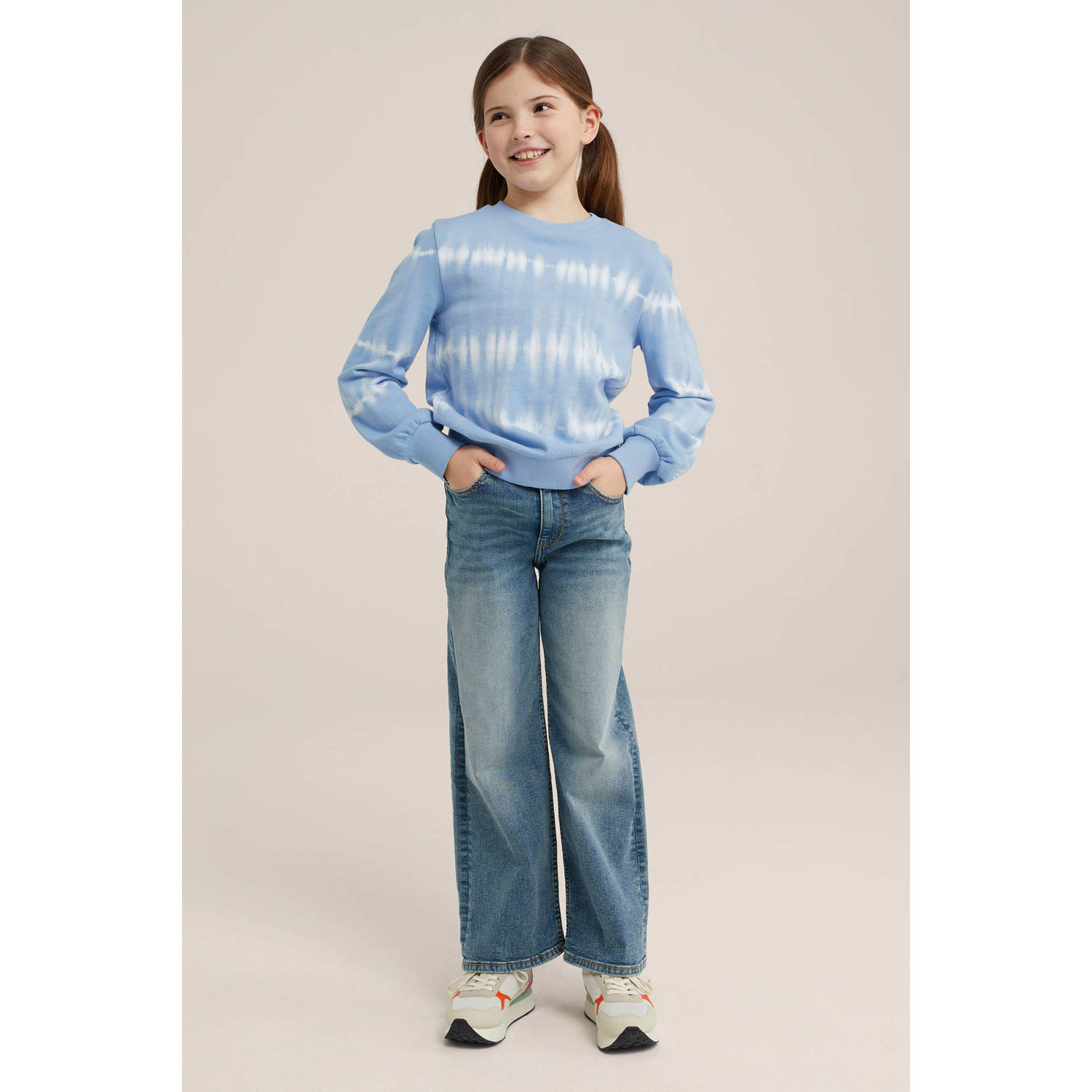 WE Fashion tie-dye sweater lichtblauw wit