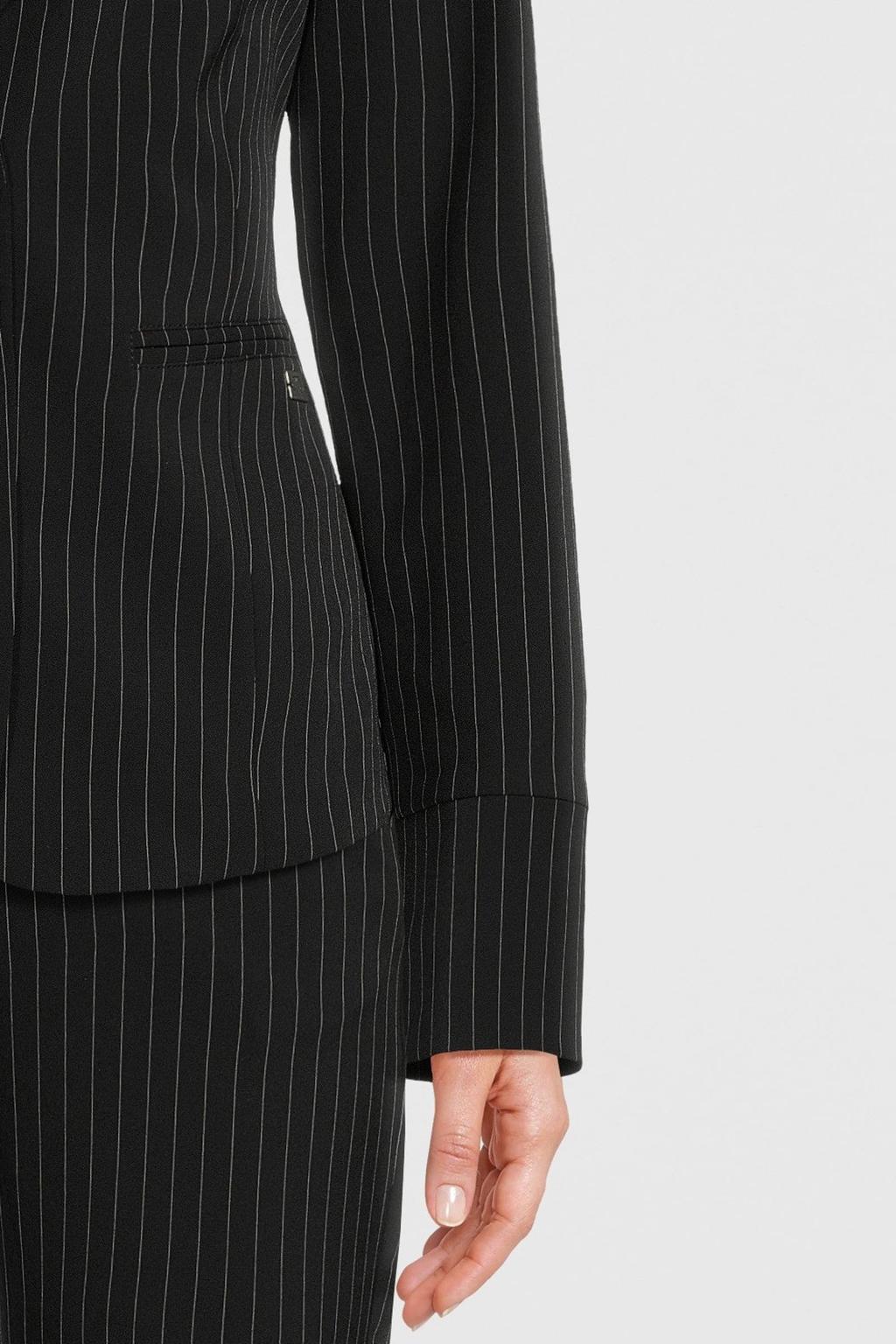 TQ-Amsterdam gestreepte getailleerde blazer Manja V zwart