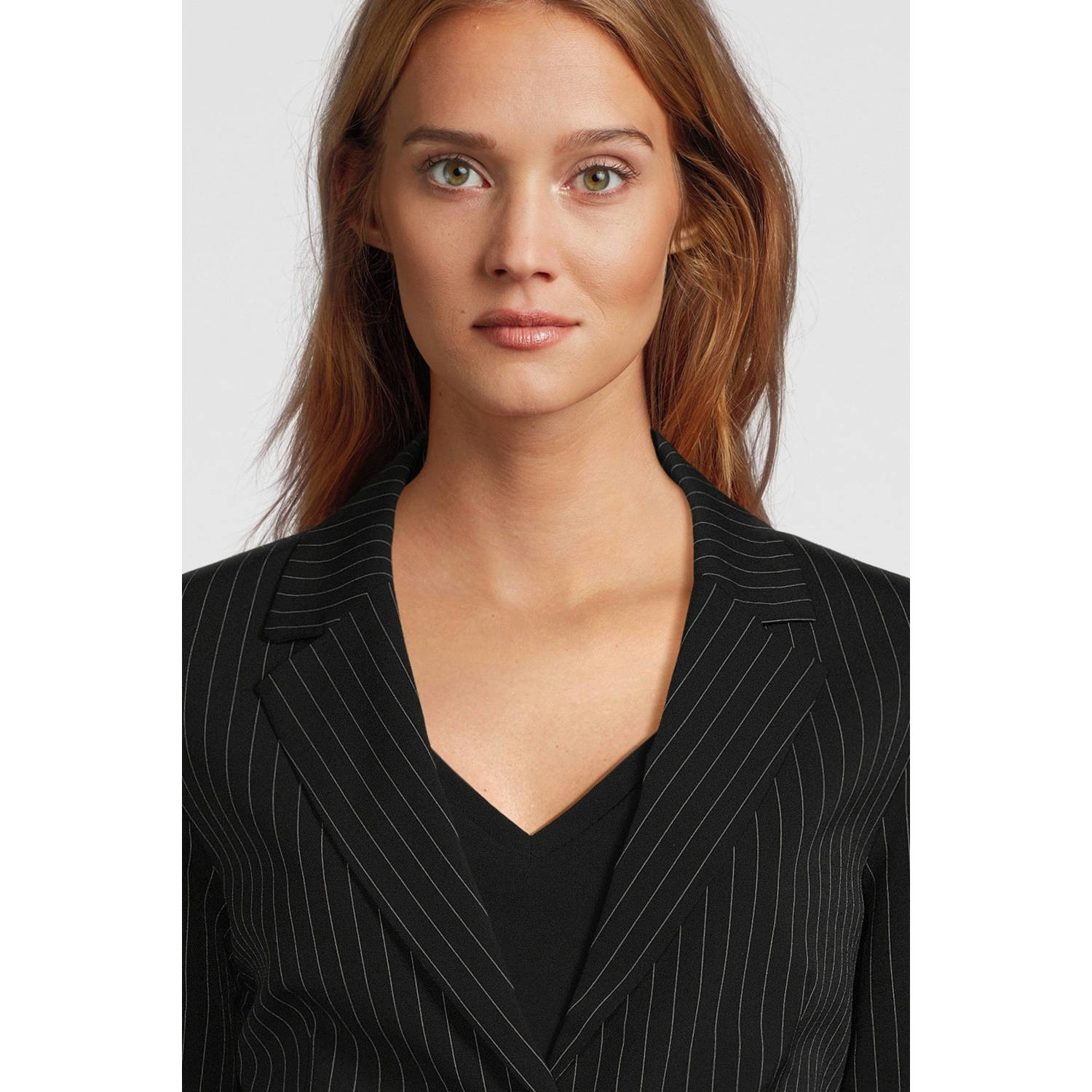 TQ-Amsterdam gestreepte getailleerde blazer Manja V zwart