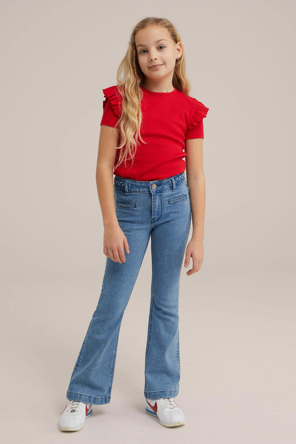 Medium blue denim meisjes WE Fashion Blue Ridge flared jeans van stretchdenim met regular waist, rits- en knoopsluiting en effen