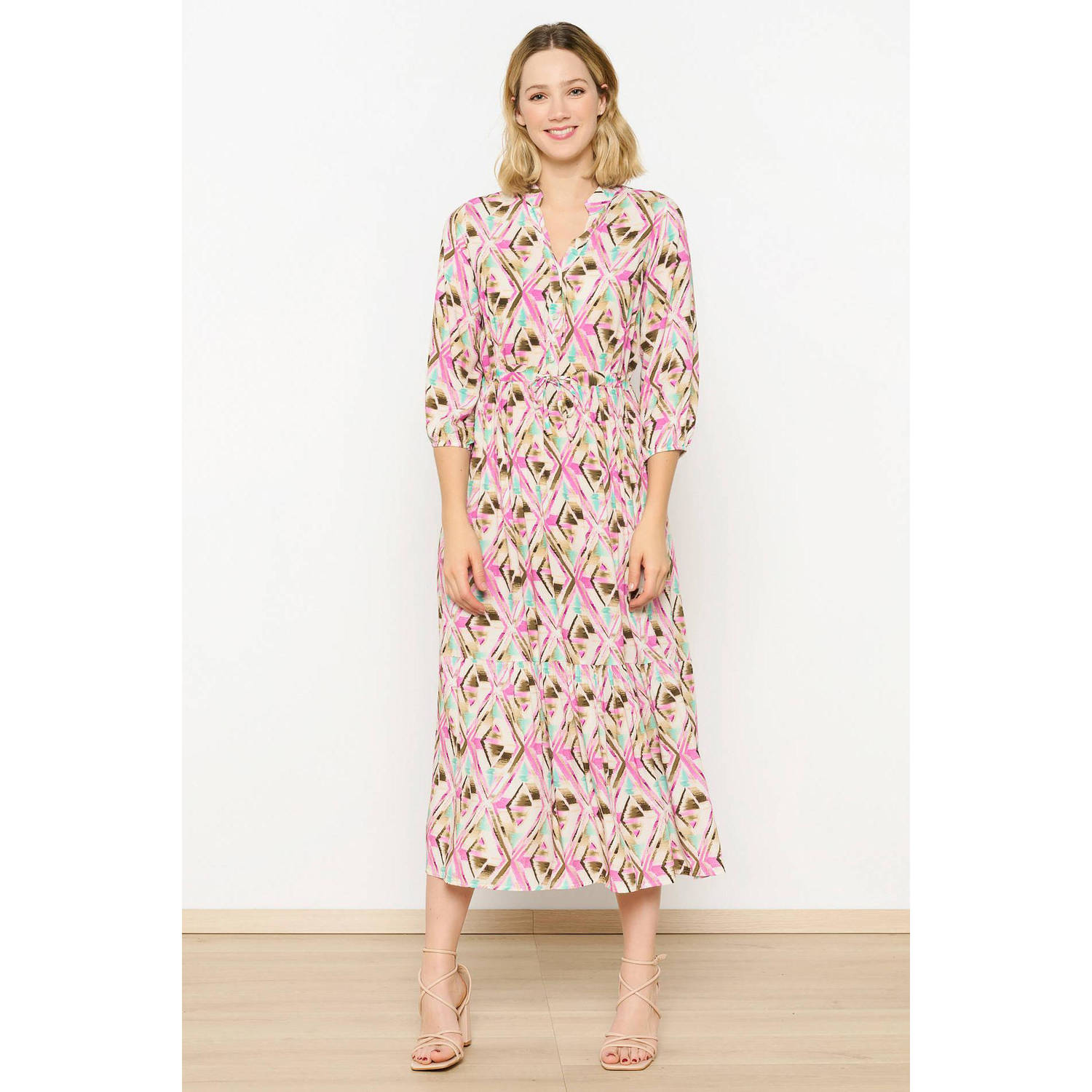 LOLALIZA maxi blousejurk met all over print en volant ecru roze groen